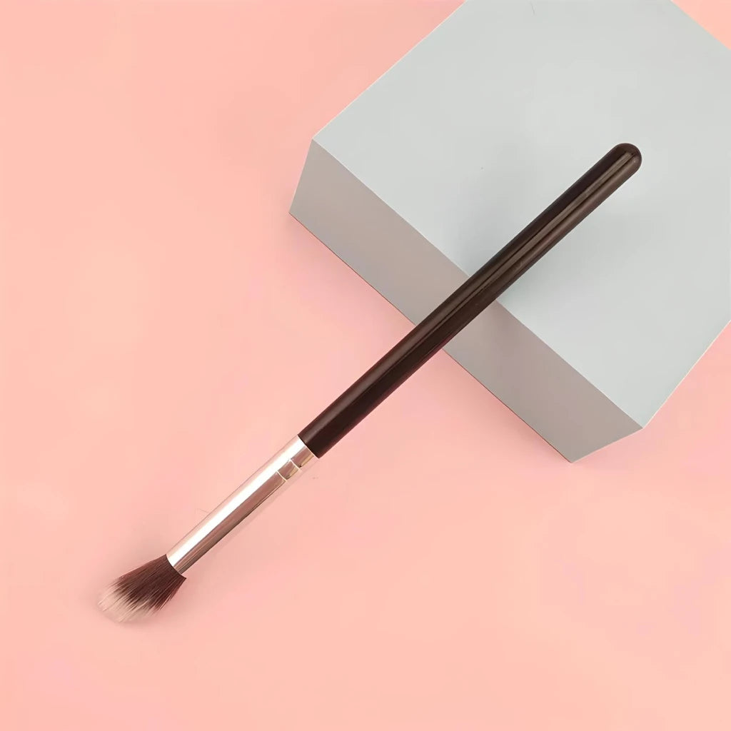 Precision Nose Shadow and Highlighter Brush