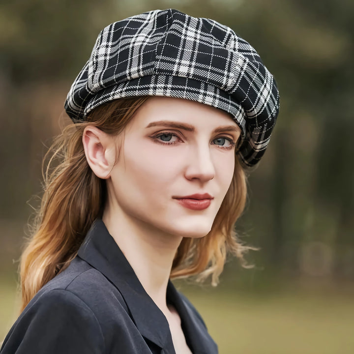 Chic Plaid Winter Beret for Women – Warm and Versatile