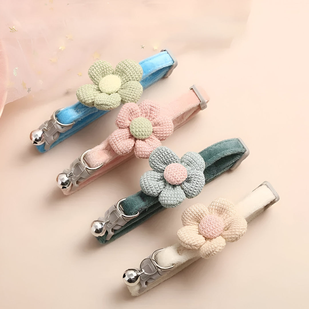 Adjustable Cat Collar with Cute Flower and Bell