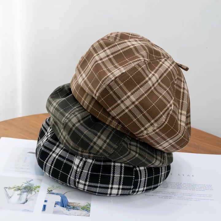 Chic Plaid Winter Beret for Women – Warm and Versatile