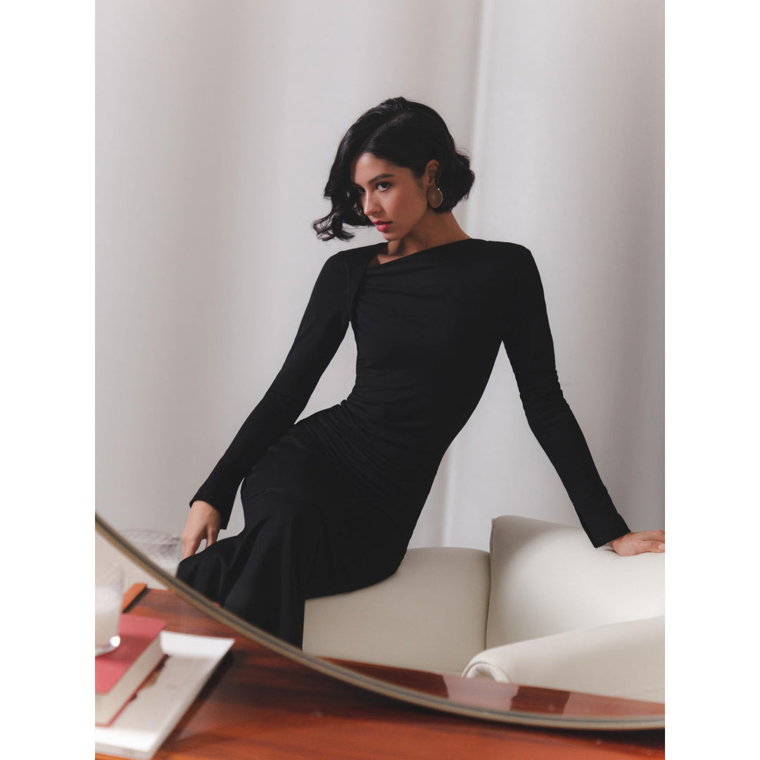 Elegant Black Bodycon Dress with Diagonal Collar